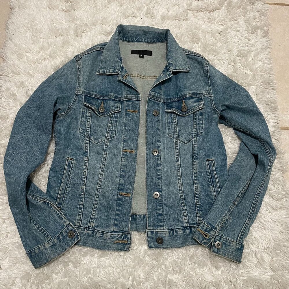 UNIQLO Denim Medium Wash Womans Small Buttoned Jacket